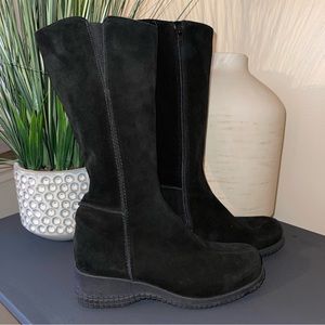 La Canadienne Suede Waterproof Wedge Boots Size 7M Style #16539
